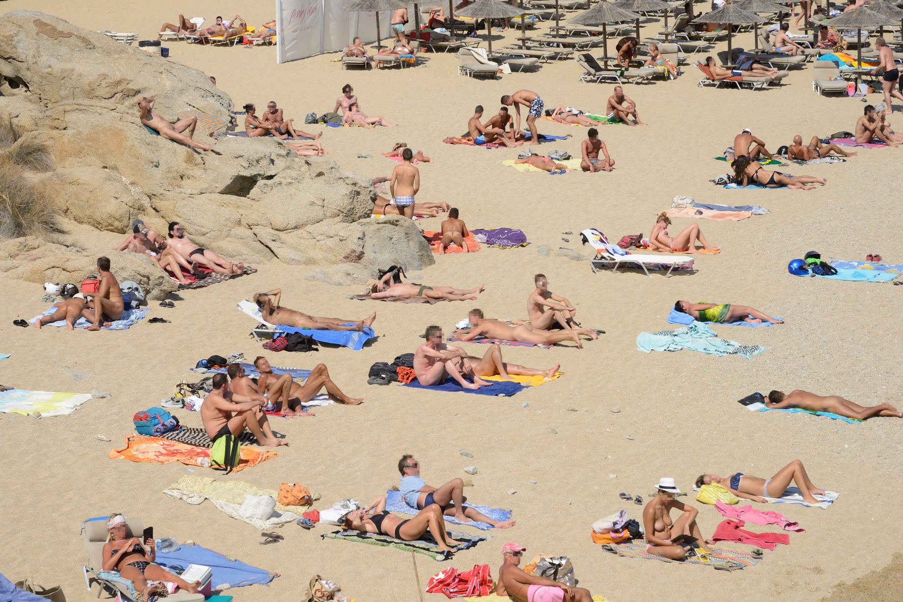 Video nudiste in spiaggia