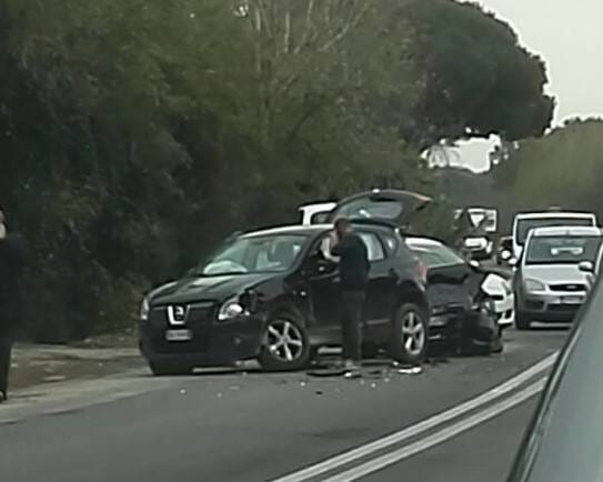 Ladispoli Scontro Fra Due Auto Sull Aurelia Ad Altezza Monteroni