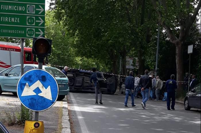 Incidente Alla Magliana Veicolo Si Ribalta Ferito Il Conducente