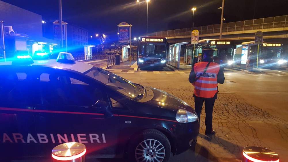 Forzano Il Posto Di Blocco E Aggrediscono I Carabinieri Arrestati Due