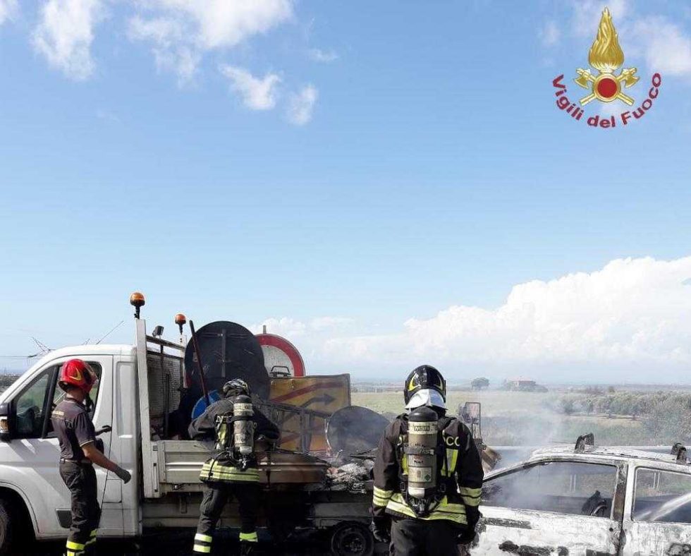 Incidente Sull A Scontro Auto Piccolo Autocarro La Vettura Prende