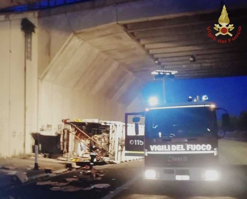 Incidente Sul Raccordo Intervento Dei Vigili Del Fuoco Terzo Binario