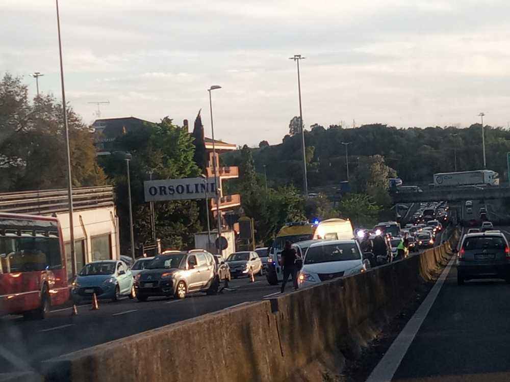 Incidente Sull Aurelia Scontro Tra Auto E Fiorino Un Ferito All