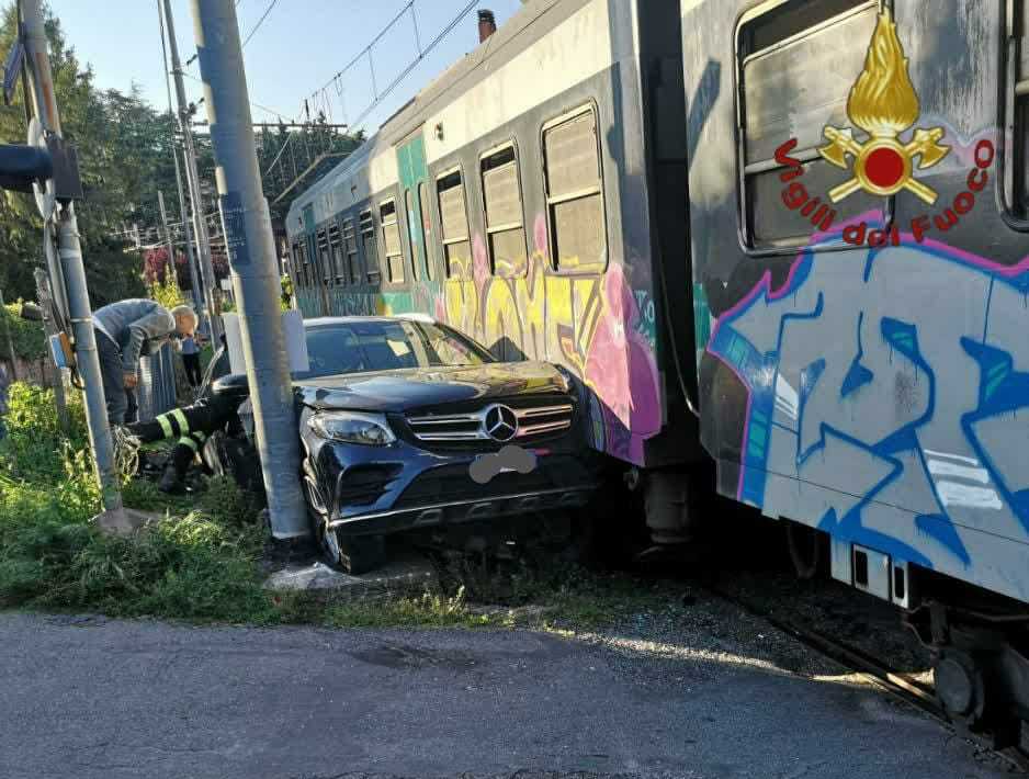 Incidente Al Passaggio A Livello Auto Contro Treno A Montelibretti