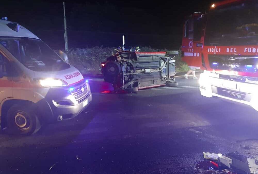 Incidente All Olmetto Di Ladispoli Auto Ribaltata Ferite Leggere Per