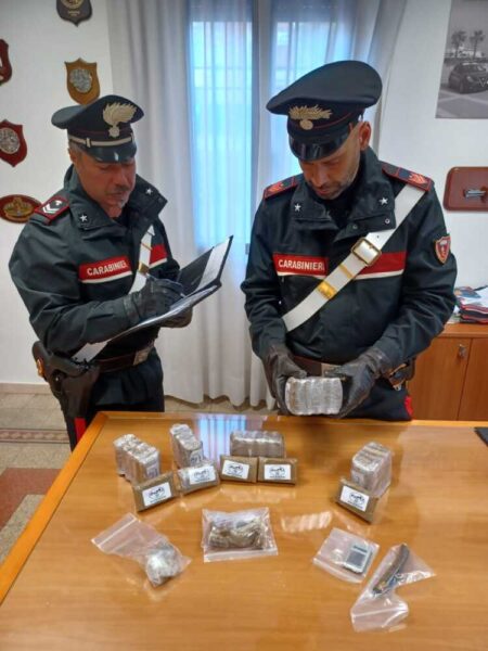 Scambio Di Droga A Ladispoli I Carabinieri Arrestano Pusher E Cliente