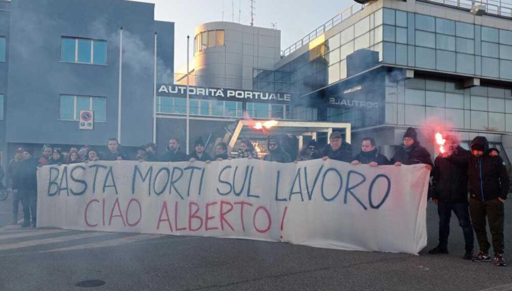 Incidente Sul Lavoro Al Porto Di Civitavecchia Le Note Di Anpi E