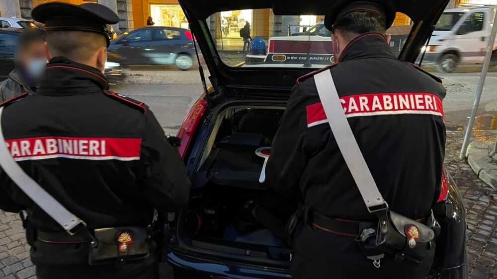 Furti In Auto Nel Centro Storico Di Roma I Carabinieri Arrestano 5