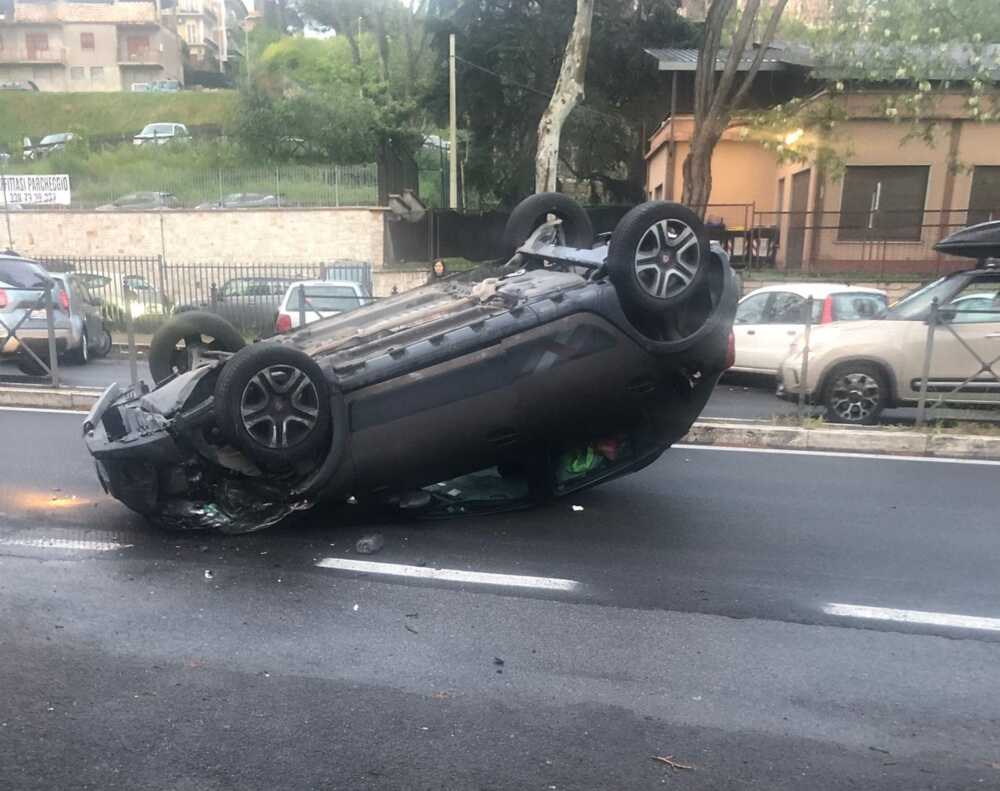 Incidente Al Trullo Auto Ribaltata Terzo Binario News