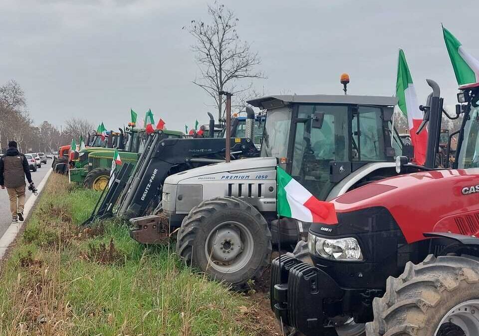 La Protesta Dei Trattori Blocca L Aurelia Disagi A Torrimpietra