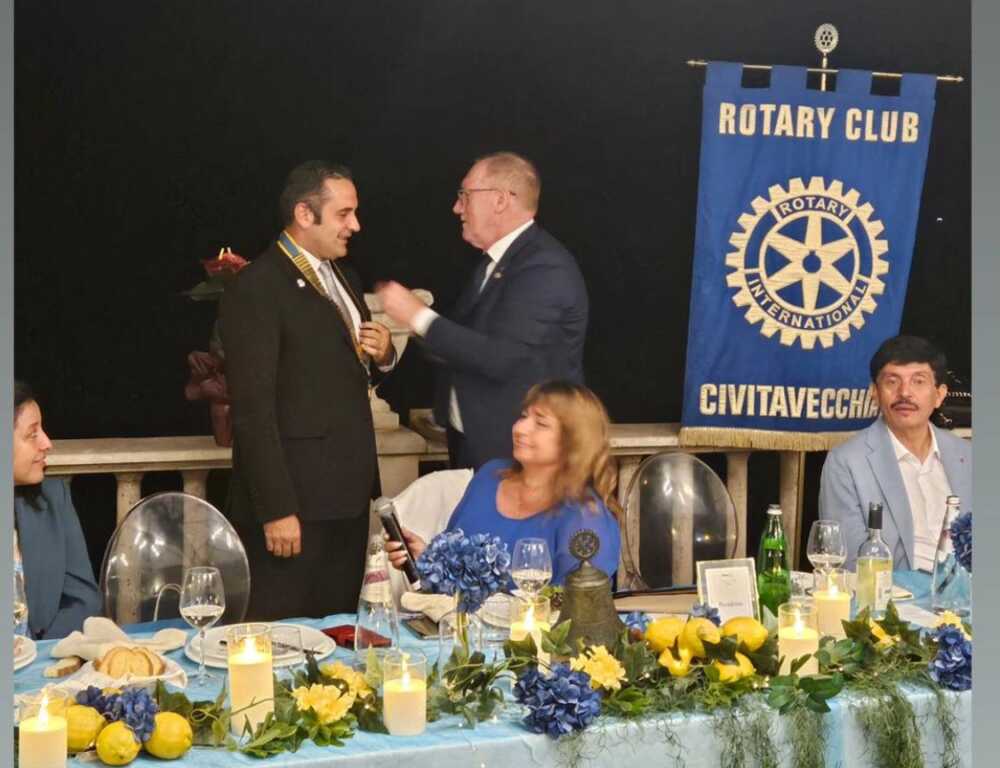 Passaggio Della Campana Al Rotary Club Civitavecchia Tra Matteo Di