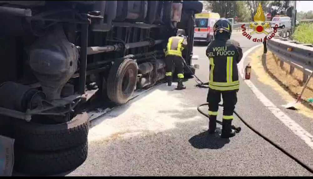 Incidente Sulla Roma Fiumicino Tir Ribaltato Allo Svincolo Di