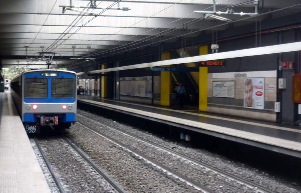 Metro B, Resta Incastrata Tra Le Portiere Del Convoglio • Terzo Binario ...