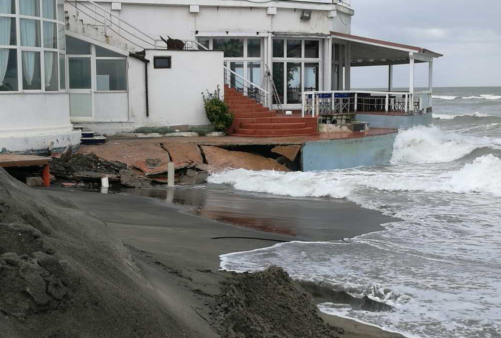 “L’erosione mangia il nostro mare, l’amministrazione di centrodestra dorme”: Di Genesio Pagliuca attacca la Giunta Baccini