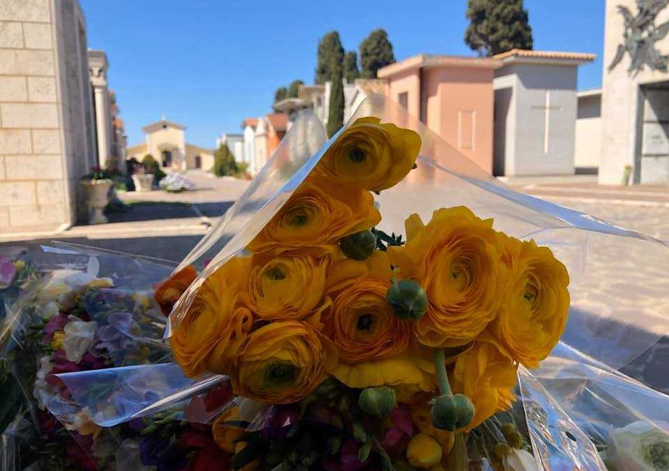 I fiorai di Ladispoli: “Al cimitero non viene nessuno, rimanendo aperti ci si rovinano i fiori”