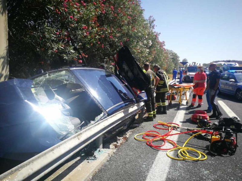 incidente a12 autostrada vigili fuoco polizia stradale polstrada pompieri vvf ambulanza 118