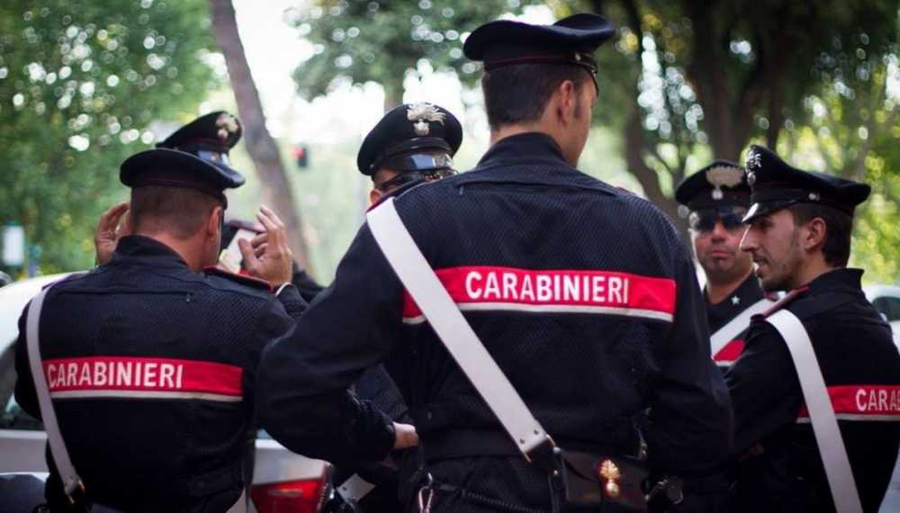 carabinieri spalle