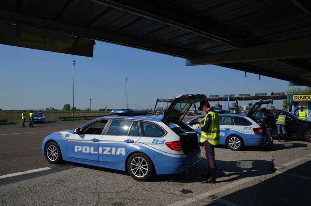 A piedi in autostrada: “Sono un turista americano” invece era fuggito dai domiciliari