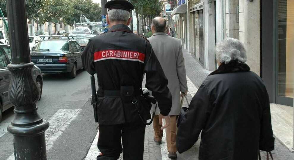 Truffe Agli Anziani, I Carabinieri Spiegano Come Comportarsi • Terzo ...