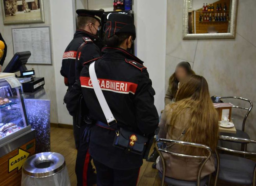 Norme Anti Covid, Controlli Dei Carabinieri Nel Cuore Di Roma: A ...