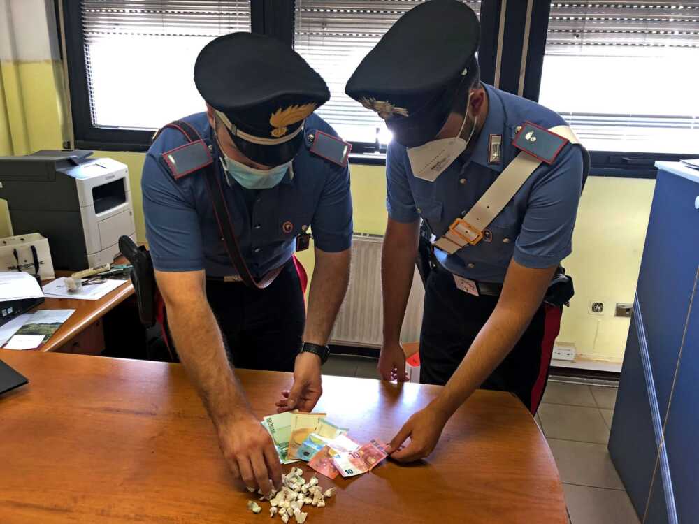 Droga, 8 Arresti Dei Carabinieri A Roma: Sequestrati Cocaina, Hashish ...