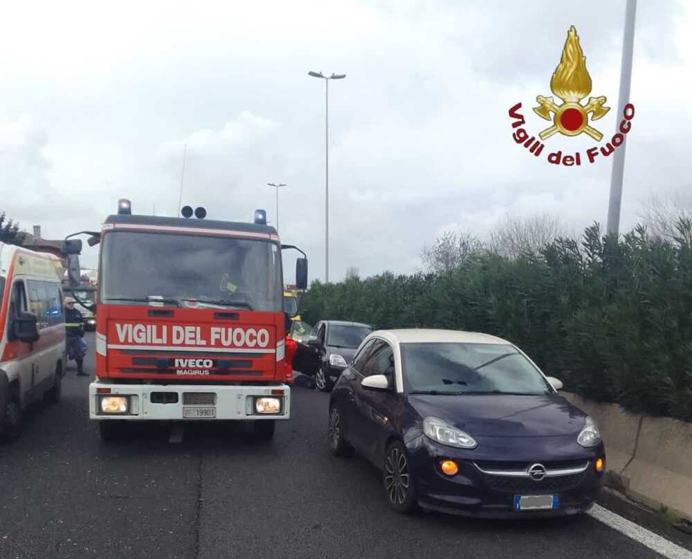 Incidente Sul Raccordo All'altezza Dell'Eur, Arriva L'elisoccorso ...