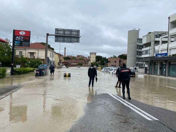 Emilia Romagna E Marche Flagellate Dal Maltempo: Allerta Rossa E ...