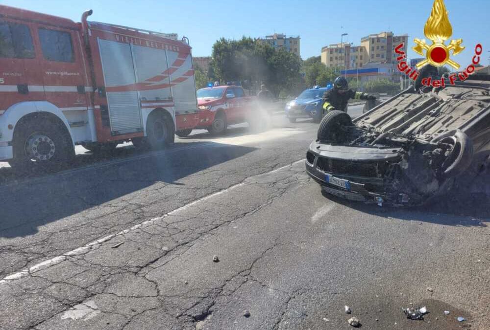 Incidente su viale Pertini a Civitavecchia 19enne si ribalta