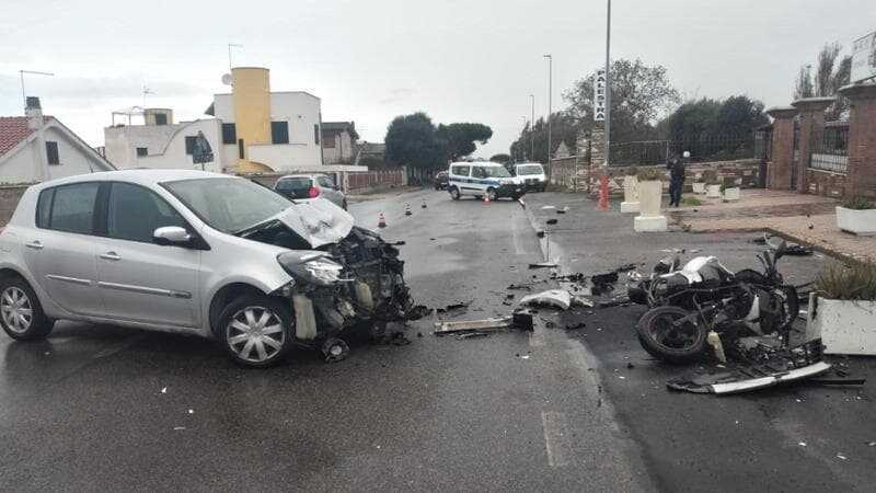 Incidente Mortale Tra Scooter E Auto Muore Enne Inutile La Corsa In