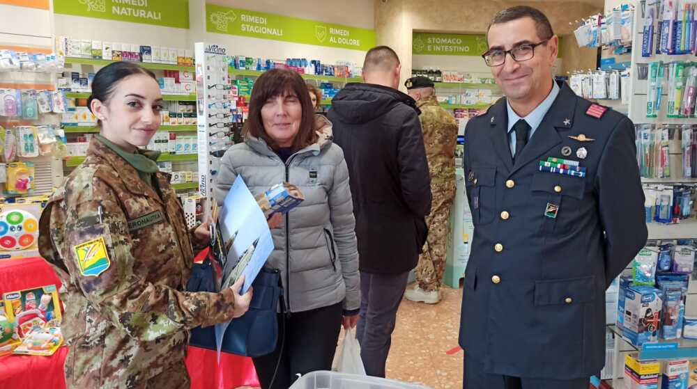 In farmacia per i bambini l Aeronautica Militare a sostegno di