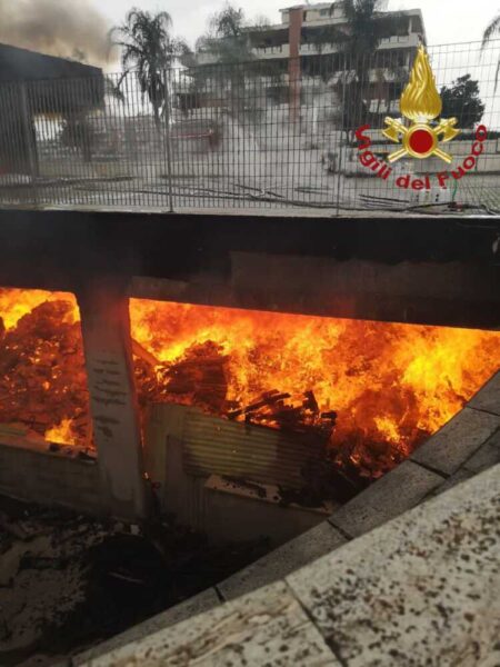 incendio garage vvf vigili fuoco pompieri 1