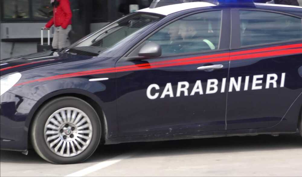 Spara ai carabinieri durante lo sfratto dei parenti