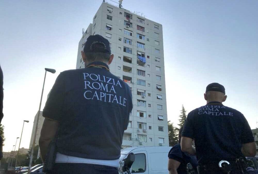 Alloggi Ater occupati abusivamente: intervento della Polizia locale a Tor Bella Monaca