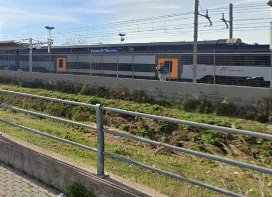 Bruciano sterpaglie: circolazione ferroviaria sospesa tra Ponte Galeria e Fiumicino, treni cancellati