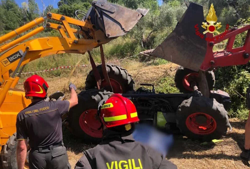 Tragedia in campagna, 21enne muore schiacciato dal trattore