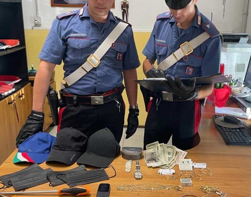 Rubano in una casa di Rignano, i Carabinieri arrestano un 30enne serbo e un 18enne