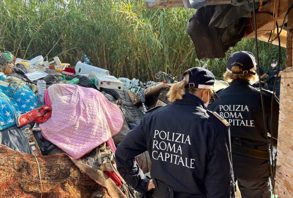 Sgomberata baraccopoli di San Paolo: scovata maxi discarica, trovato anche un motoveicolo rubato
