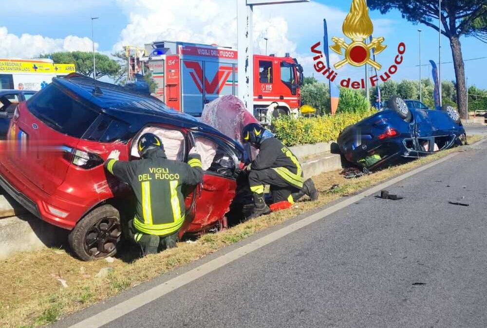 Incidente stradale fuori Roma: scontro tra due auto, quattro feriti. Uno è un neonato