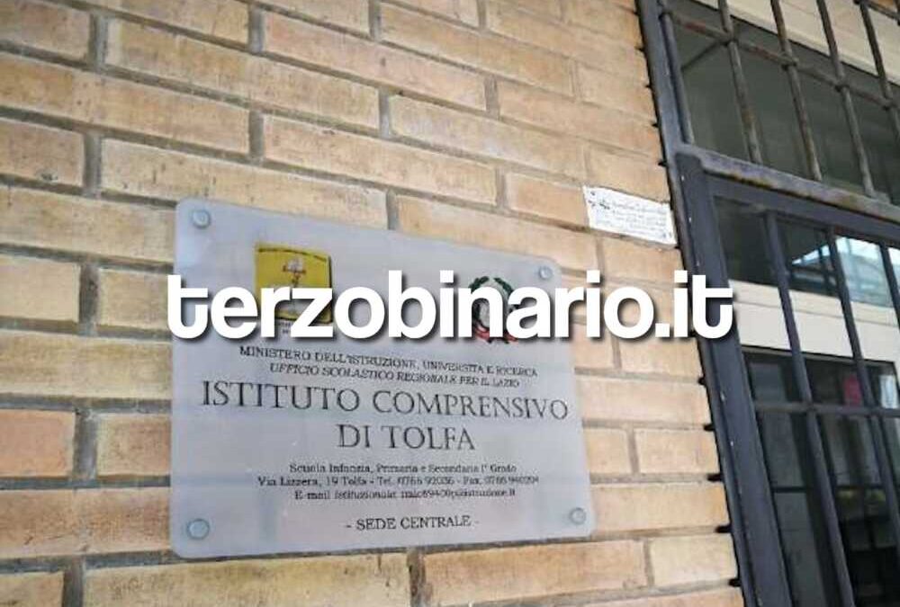 Il Pd Tolfa: “L’aula non è attrezzata e i bimbi non fanno ginnastica”