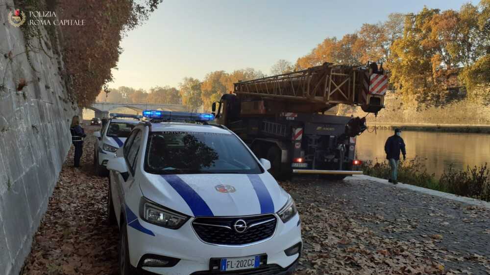 Rifiuti sversati nel Tevere, tre denunce di Roma Capitale