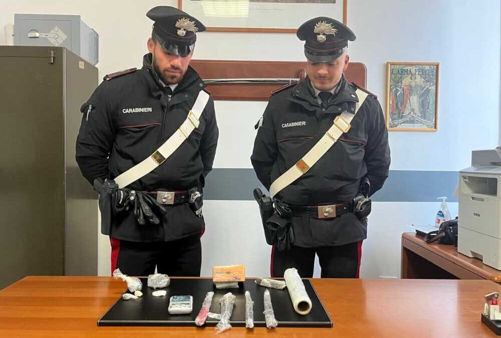 Droga in una valigia dietro la lavatrice, arrestato 24enne a Santa Marinella