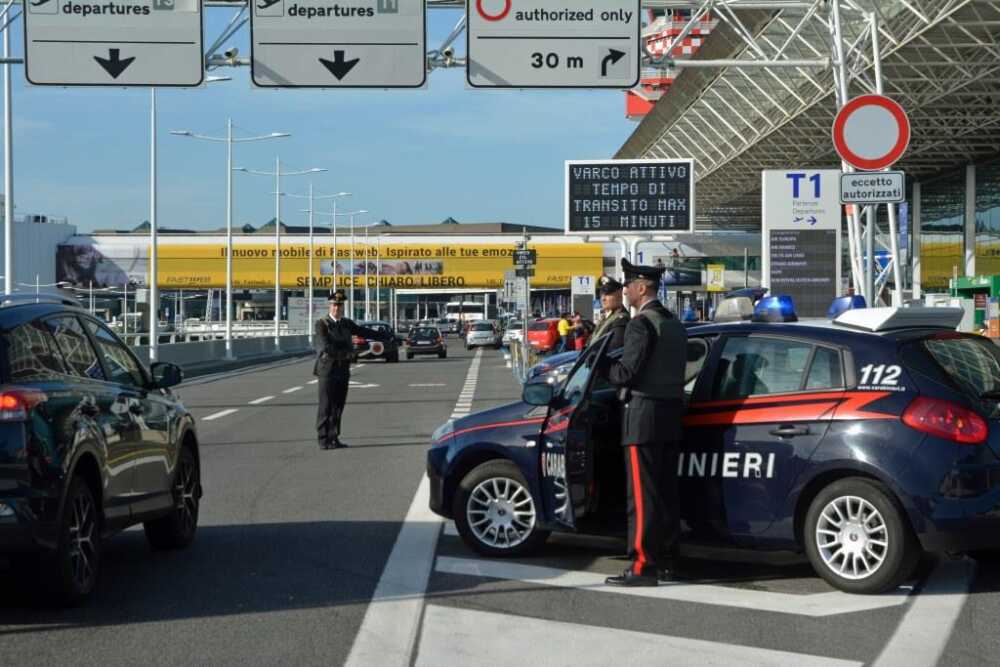 Furti al duty free e conducenti irregolari, raffica di multe e denunce dei Carabinieri a Fiumicino