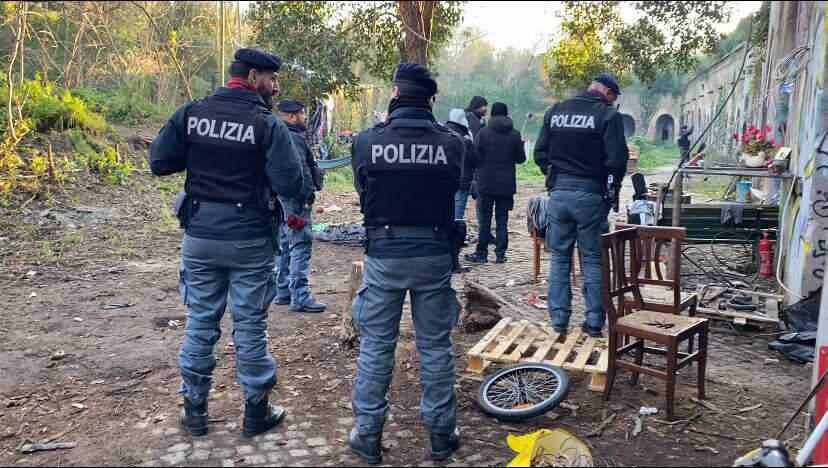 “Rischio rave”: la Polizia sgombera un edificio sulla Portuense