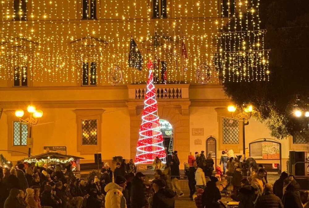 Dal Comune di Tolfa encomio solenne a “La Filastrocca” per il Villaggio di Babbo Natale