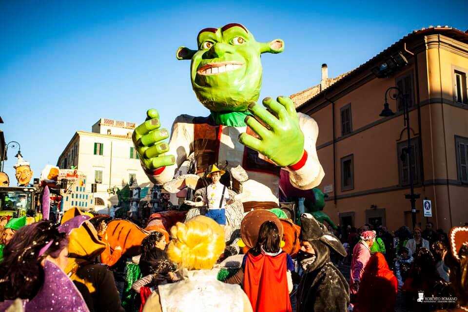 carnevale tarquinia shrek foto roberto romano