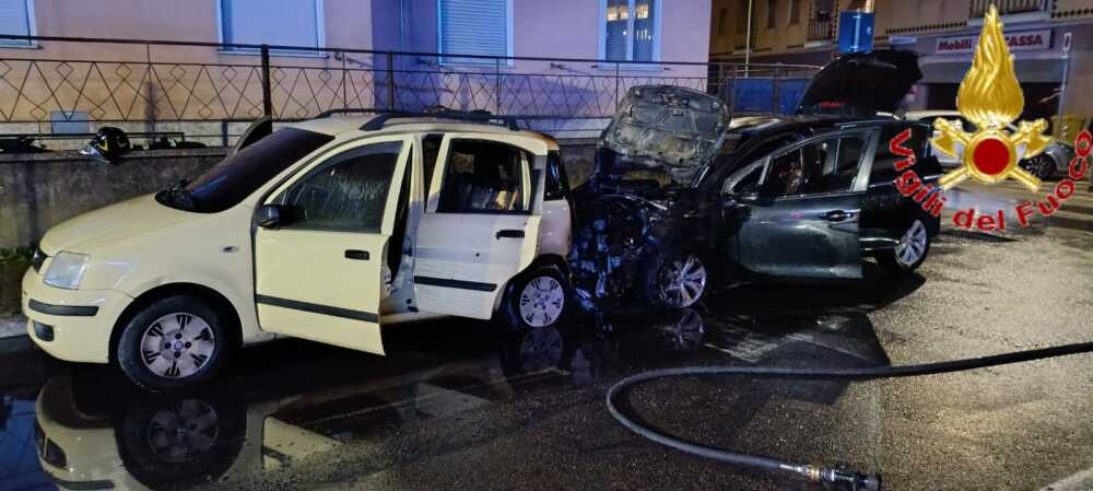 Ancora auto in fiamme a Civitavecchia